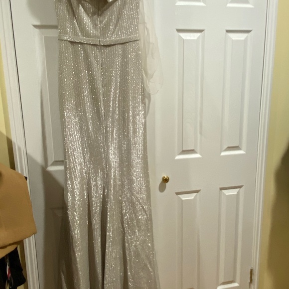 Gown - Picture 4 of 4